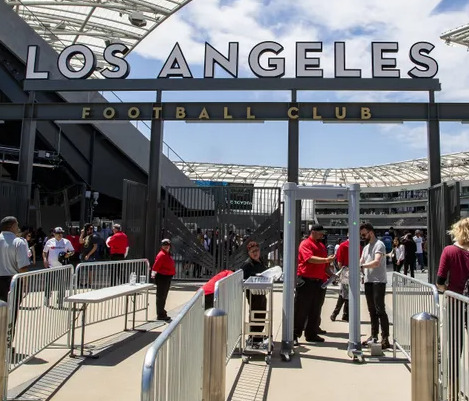 Ze stadionu na pláž LAFC fanoušci jako surfující ambasadoři klubové kultury